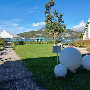En Rez De Jardin Au Bord Du D'annecy Duingt